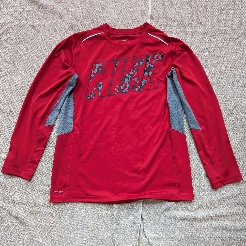 Nike Dri-Fit Long Sleeve Tee, size Youth XL